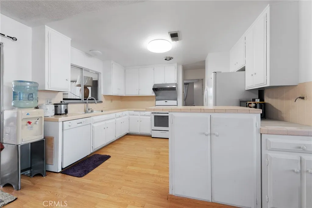 1461 W Mayberry, Hemet, California 92543 home-pic-10